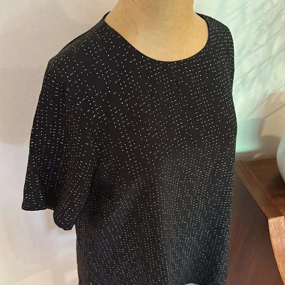 Eileen Fisher 6 black short sleeve blouse white dash dot print great condition. - Picture 2 of 8